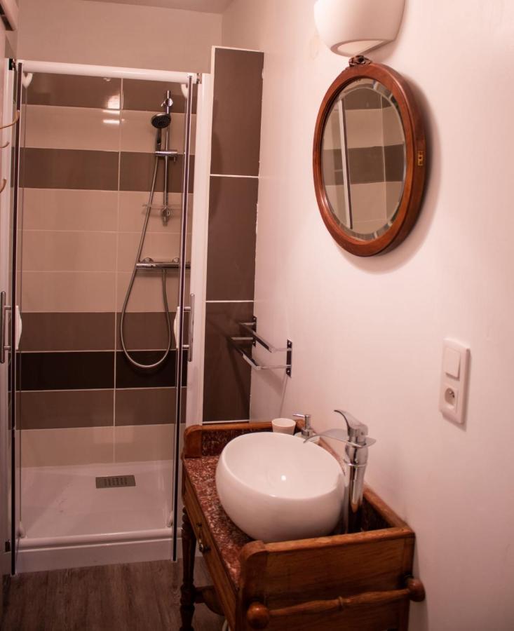 Une Suite Au Jardin Hyenville Exterior photo